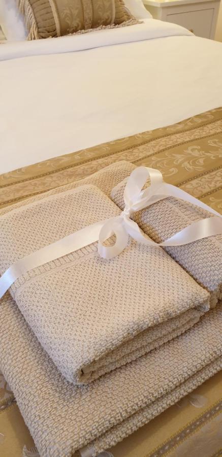 Crown Roads Bed & Breakfast Le Faouet  Bagian luar foto