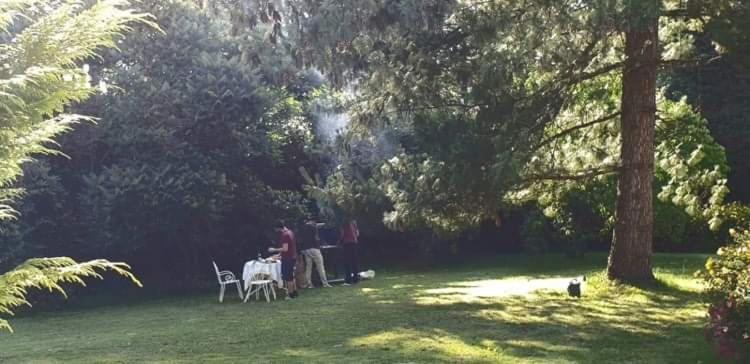 Crown Roads Bed & Breakfast Le Faouet  Bagian luar foto