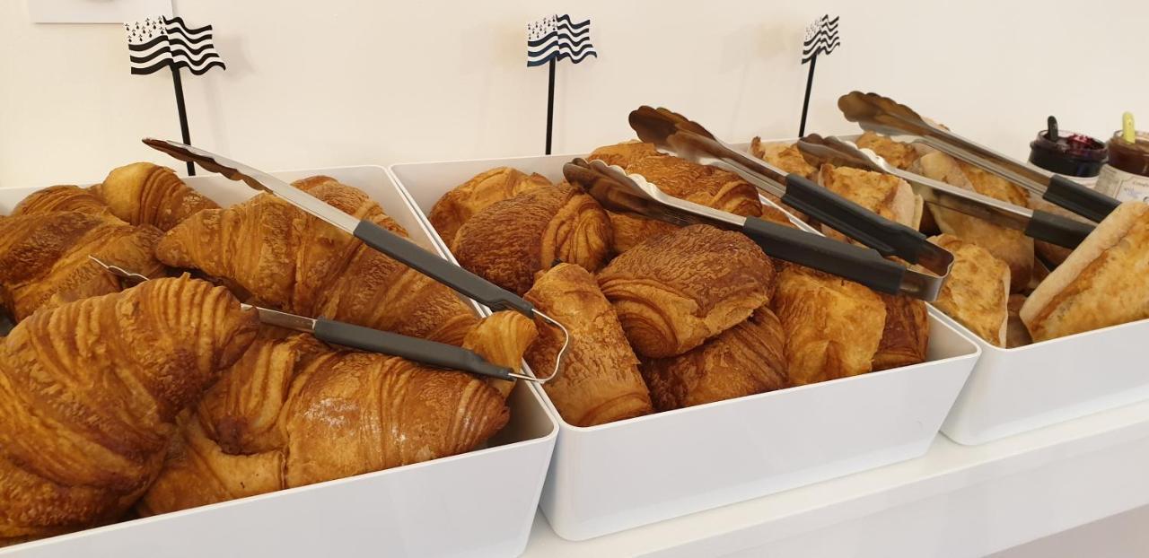 Crown Roads Bed & Breakfast Le Faouet  Bagian luar foto